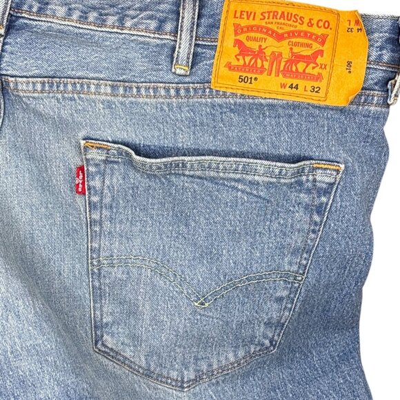 Levis 501 Button Fly Jeans Mens W44 L32 Blue Denim Straight Leg Classic Med Wash - Picture 15 of 16